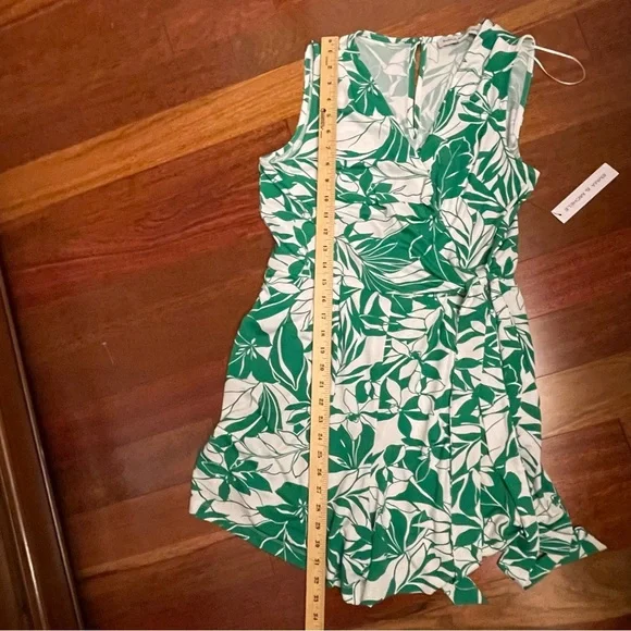 Emma & Michele Green and White Leaf Pattern Dress - Picture 7 of 8